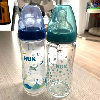 ヤヌーク(YANUK)のヌーク哺乳瓶2本セット(哺乳ビン)