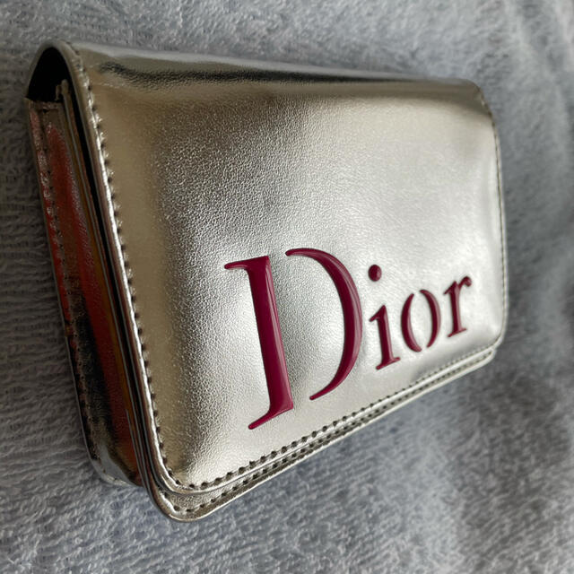 Christian Dior(クリスチャンディオール)のDiorノベルティポーチ　　新品未使用 エンタメ/ホビーのコレクション(ノベルティグッズ)の商品写真