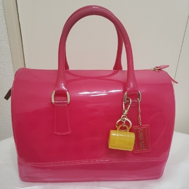 Furla(フルラ)のFURLA　キャンディバッグ　ピンク　チャーム付き レディースのバッグ(ボストンバッグ)の商品写真