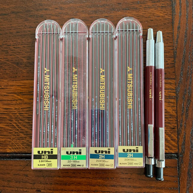三菱鉛筆(ミツビシエンピツ)の三菱鉛筆 ユニホルダー　ホルダー芯 エンタメ/ホビーのアート用品(鉛筆)の商品写真