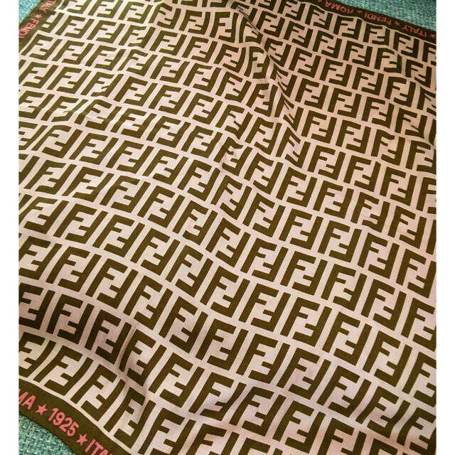 FENDI(フェンディ)のフェンディ　FENDI  スカーフ　ストール　ズッカ レディースのファッション小物(バンダナ/スカーフ)の商品写真