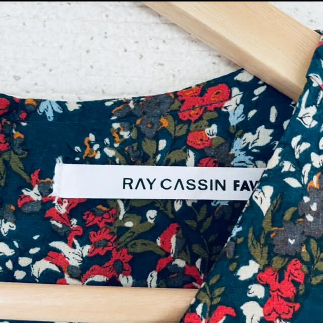 RayCassin(レイカズン)の小花柄が可愛い✨‼️❤️RAY CASSIN FAVORI❤️ブラウスワンピ レディースのトップス(シャツ/ブラウス(長袖/七分))の商品写真