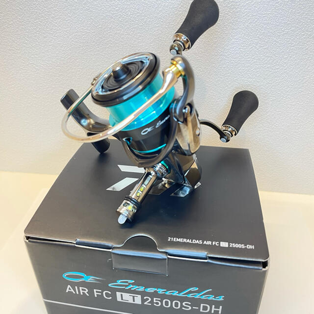 DAIWA(ダイワ)のダイワ　21 エメラルダス　エア　FC LT2500S-DH おまけ付 スポーツ/アウトドアのフィッシング(リール)の商品写真