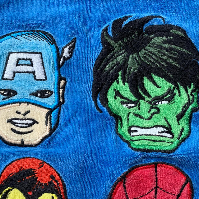 H&M(エイチアンドエム)の【中古】H&M キッズ MARVEL パジャマ 120cm キッズ/ベビー/マタニティのキッズ服男の子用(90cm~)(パジャマ)の商品写真