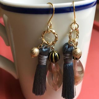 アクリル　ヴィンテージ　タッセル　ピアス(ピアス)