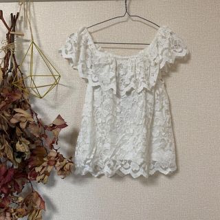 ジーユー(GU)のカップ入りトップス　春服　ブラトップ　夏服　レース(カットソー(半袖/袖なし))