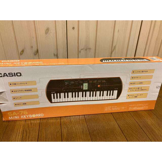 CASIO(カシオ)のCASIO 44ミニ鍵盤 電子キーボード SA-76 純正 ACアダプター付き！ 楽器の鍵盤楽器(電子ピアノ)の商品写真