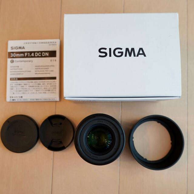 SIGMA(シグマ)のうっちー様専用30mm f1.4 DC DN SONY Eマウント　eマウント用 スマホ/家電/カメラのカメラ(レンズ(単焦点))の商品写真