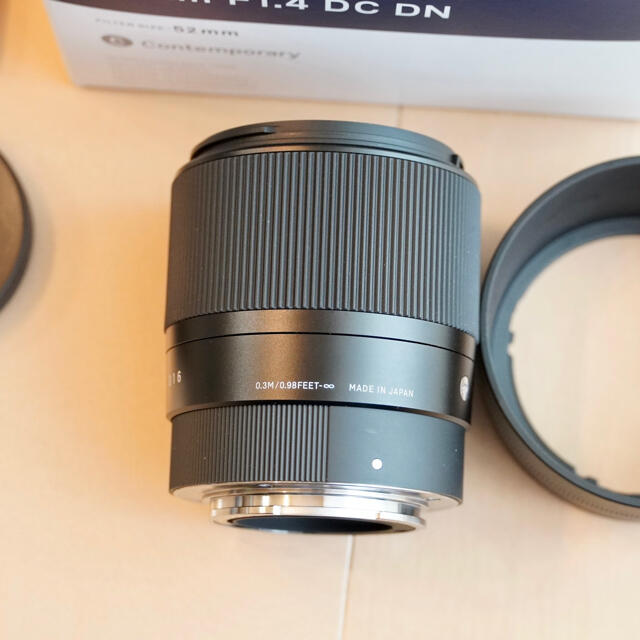 SIGMA(シグマ)のうっちー様専用30mm f1.4 DC DN SONY Eマウント　eマウント用 スマホ/家電/カメラのカメラ(レンズ(単焦点))の商品写真