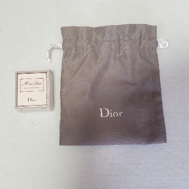 Dior(ディオール)の Dior ディオール  ミニ巾着 ノベルティ 非売品　香水　メモ帳セット レディースのファッション小物(ポーチ)の商品写真