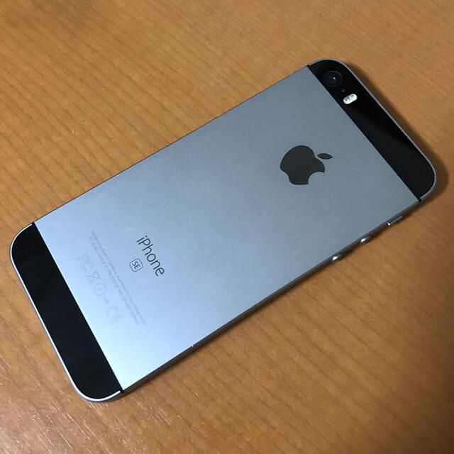 Apple(アップル)の【美品】iPhoneSE 64GB SIMフリー スマホ/家電/カメラのスマートフォン/携帯電話(スマートフォン本体)の商品写真