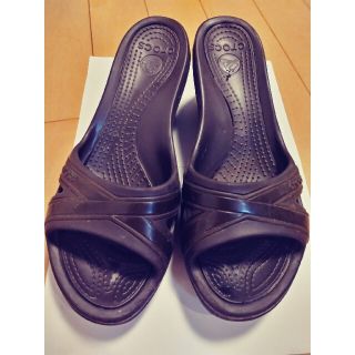 クロックス(crocs)のクロックスサンダル２３.５(サンダル)