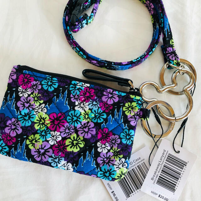 Vera Bradley(ヴェラブラッドリー)のVera Bradley Disney ID ケース + ストラップ① レディースのファッション小物(名刺入れ/定期入れ)の商品写真