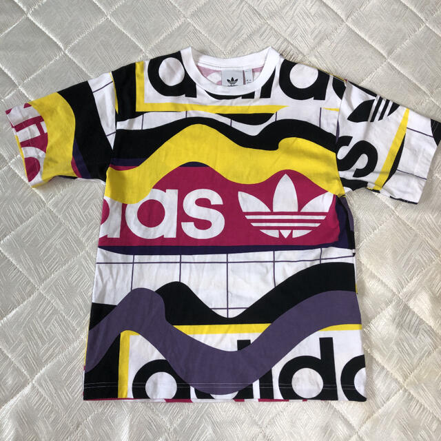 adidas(アディダス)の【美品】 アディダス 総柄 トレフォイル Tシャツ メンズのトップス(Tシャツ/カットソー(半袖/袖なし))の商品写真