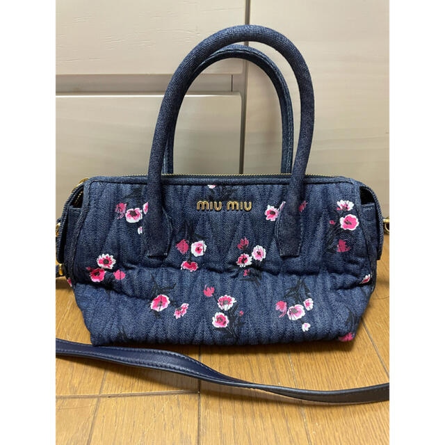 miumiu(ミュウミュウ)のゆいP様専用 miumiu ミュウミュウ デニムショルダーバッグ レディースのバッグ(ショルダーバッグ)の商品写真