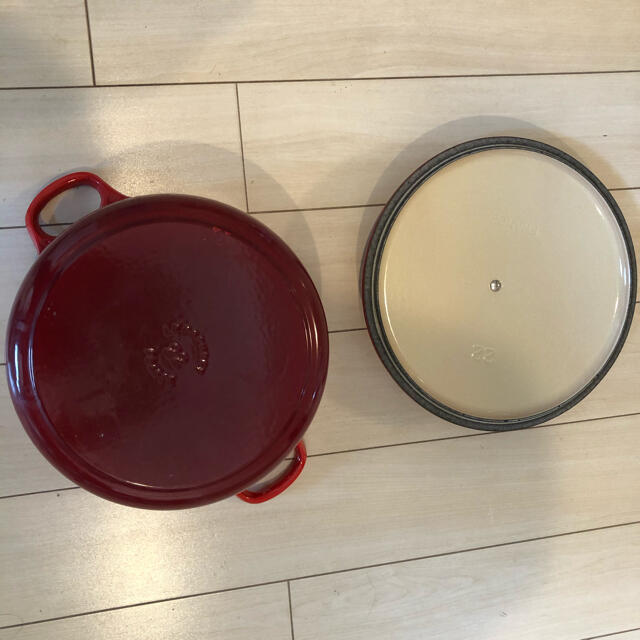 LE CREUSET(ルクルーゼ)のル・クルーゼ 鍋 22センチ レッド インテリア/住まい/日用品のキッチン/食器(鍋/フライパン)の商品写真