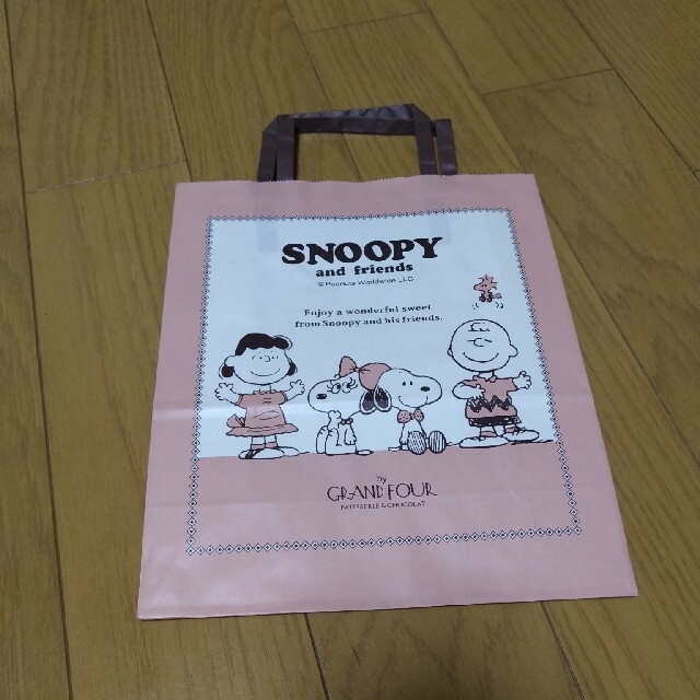 SNOOPY(スヌーピー)のショップバッグ　スヌーピー柄　2枚 レディースのバッグ(ショップ袋)の商品写真