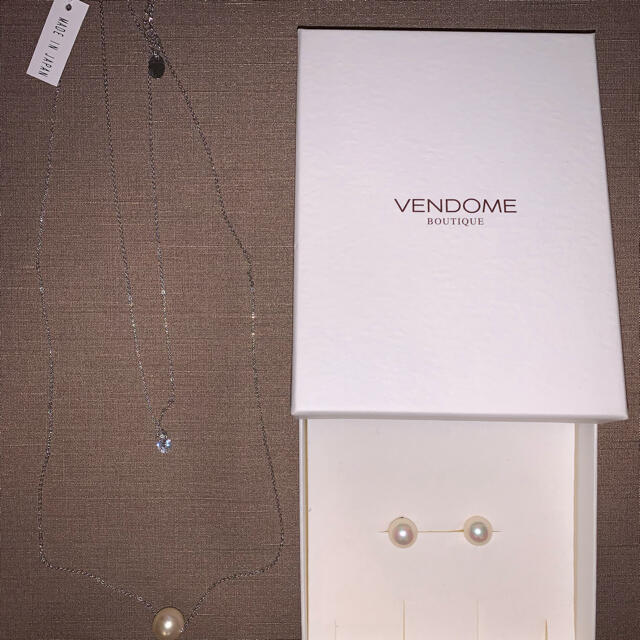 Vendome Aoyama(ヴァンドームアオヤマ)のみるく様専用 ヴァンドーム青山 貝パールのネックレスとピアスセット レディースのアクセサリー(その他)の商品写真