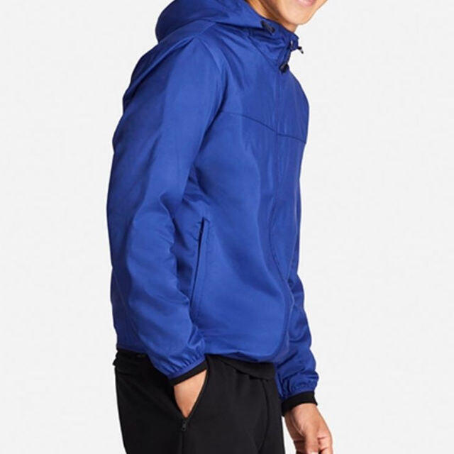 UNIQLO(ユニクロ)のユニクロ　ポケッタブルパーカーUV ブルー メンズのジャケット/アウター(ナイロンジャケット)の商品写真