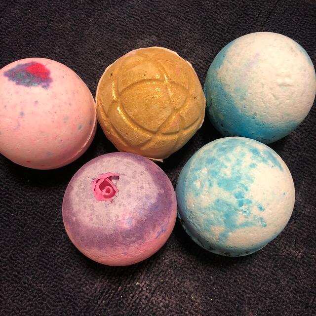 LUSH(ラッシュ)のLUSH 訳あり バスボムセット コスメ/美容のボディケア(入浴剤/バスソルト)の商品写真