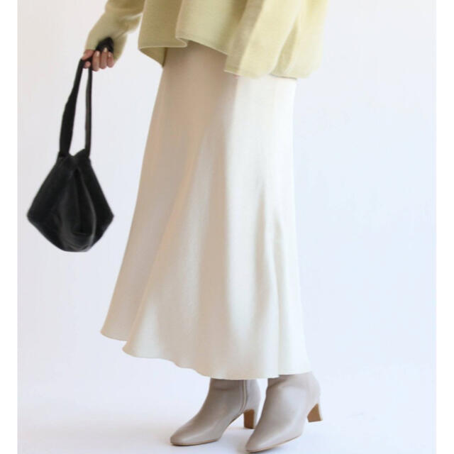 IENA(イエナ)のIENA サテンスリットスカート レディースのスカート(ロングスカート)の商品写真