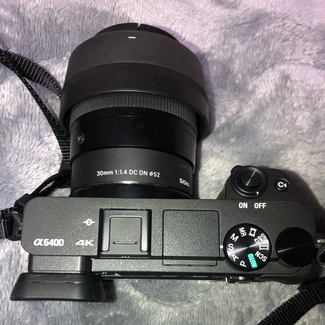 SONY(ソニー)のSONY α6400 ＋三脚 美品 スマホ/家電/カメラのカメラ(ミラーレス一眼)の商品写真