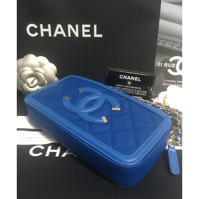 CHANEL(シャネル)のゆゆ様専用♡ 超美品 シャネル チェーンウォレット キャビアスキン 正規品 レディースのバッグ(ショルダーバッグ)の商品写真