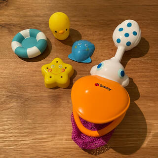 サッシー(Sassy)の【お値下げ中‼︎】 sassyのお風呂おもちゃ &  アヒルと浮き輪のおもちゃ(お風呂のおもちゃ)
