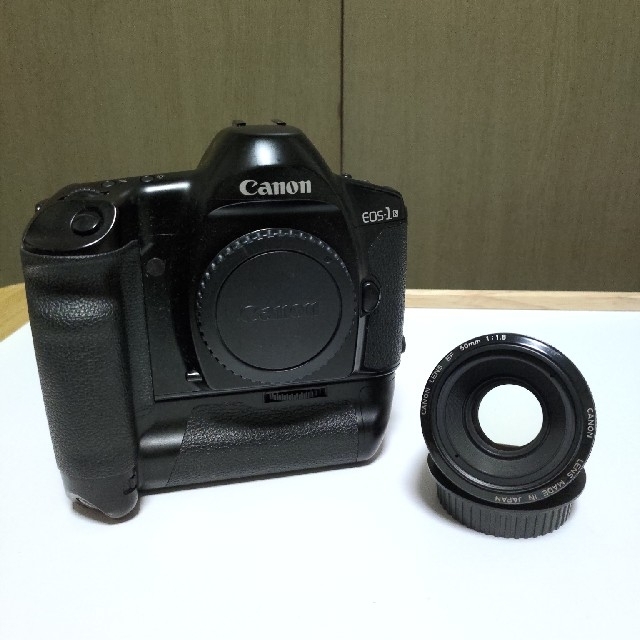 Canon キャノン EOS-1N 単焦点レンズ 50mm 1:1.8 世界的に 7000円引き