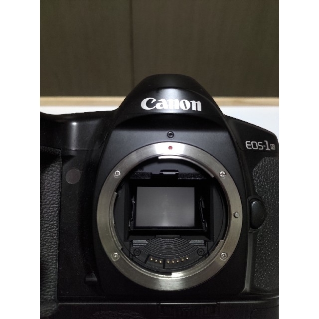 Canon(キヤノン)のCanon　キャノン　EOS-1N　単焦点レンズ　50mm 1:1.8 スマホ/家電/カメラのカメラ(フィルムカメラ)の商品写真