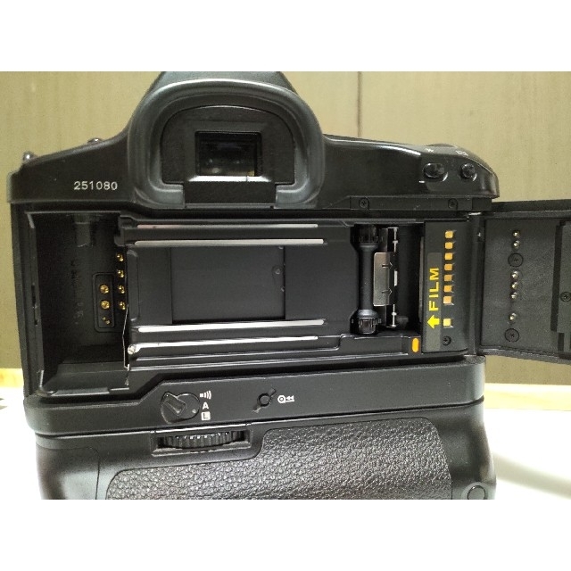 Canon(キヤノン)のCanon　キャノン　EOS-1N　単焦点レンズ　50mm 1:1.8 スマホ/家電/カメラのカメラ(フィルムカメラ)の商品写真