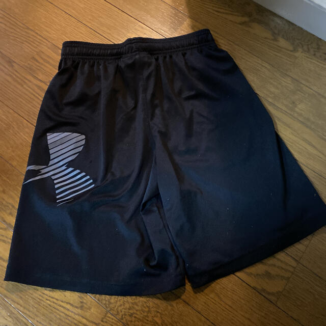 UNDER ARMOUR(アンダーアーマー)のUNDERARMOUR アンダーアーマー ハーフパンツ 150cm キッズ/ベビー/マタニティのキッズ服男の子用(90cm~)(パンツ/スパッツ)の商品写真