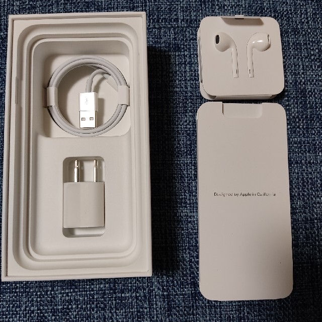 iPhone(アイフォーン)のiPhone11 本体　新品　128GB イエロー　Yellow スマホ/家電/カメラのスマートフォン/携帯電話(スマートフォン本体)の商品写真