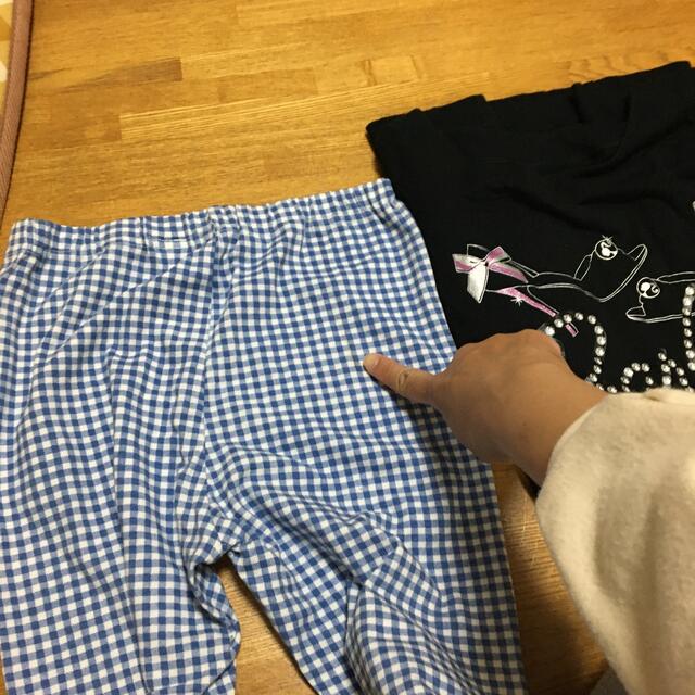 UNIQLO(ユニクロ)のUNIQLO✖️Barbie  黒Ｔシャツ&水色ギンガムチェックレギンス キッズ/ベビー/マタニティのキッズ服女の子用(90cm~)(Tシャツ/カットソー)の商品写真