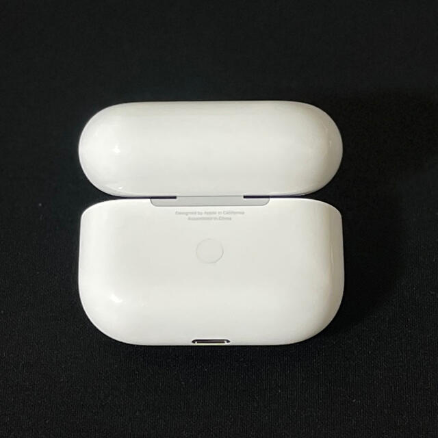 Apple(アップル)のApple Airpods Pro 充電ケースのみ スマホ/家電/カメラのオーディオ機器(ヘッドフォン/イヤフォン)の商品写真