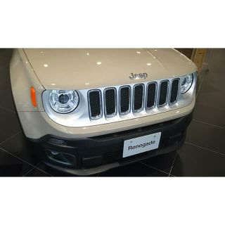 ジープ(Jeep)の祝日値下げ！Jeepレネゲート　フロントグリル(車種別パーツ)