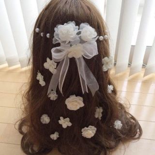 ラプンツェル ハーフアップ髪飾り 花びらシリーズ♡白(ヘアピン)