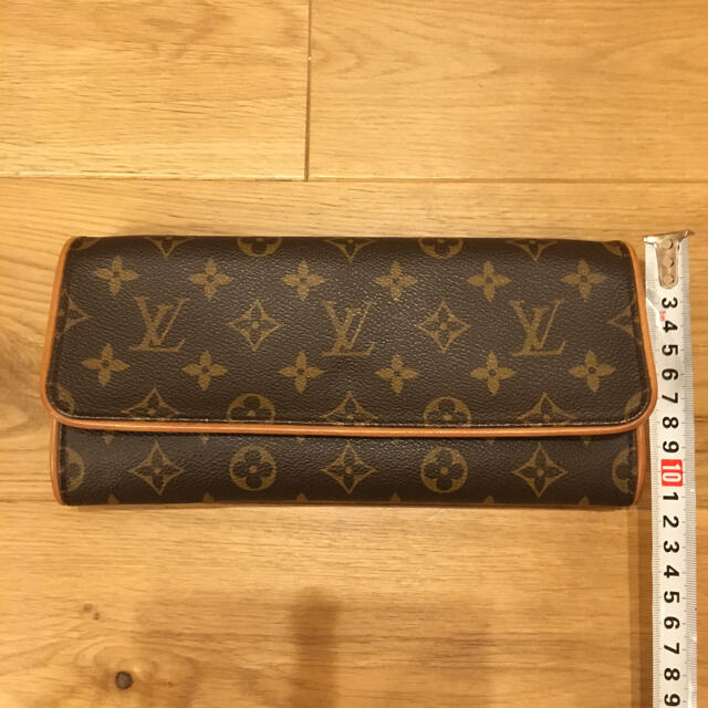 LOUIS VUITTON ポーチ