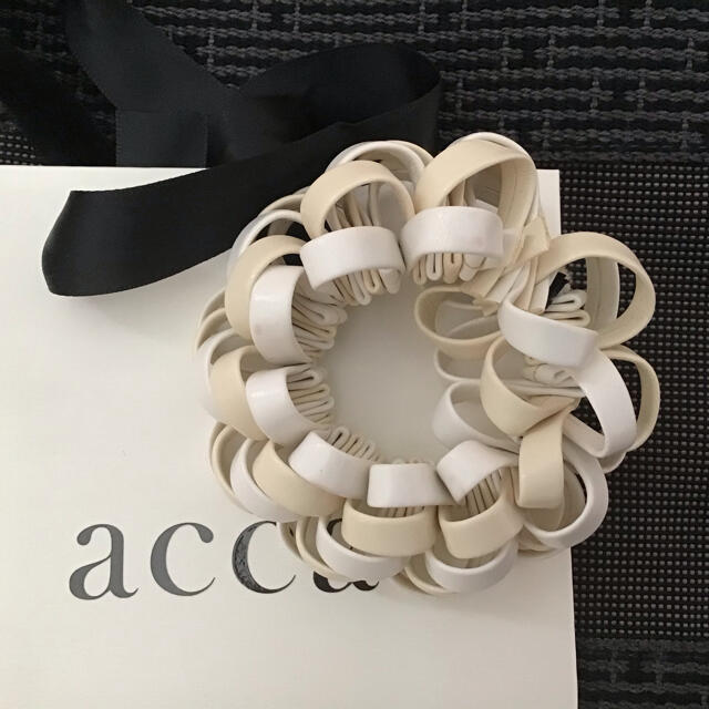 acca(アッカ)のacca アッカ  シュシュ レディースのヘアアクセサリー(ヘアゴム/シュシュ)の商品写真