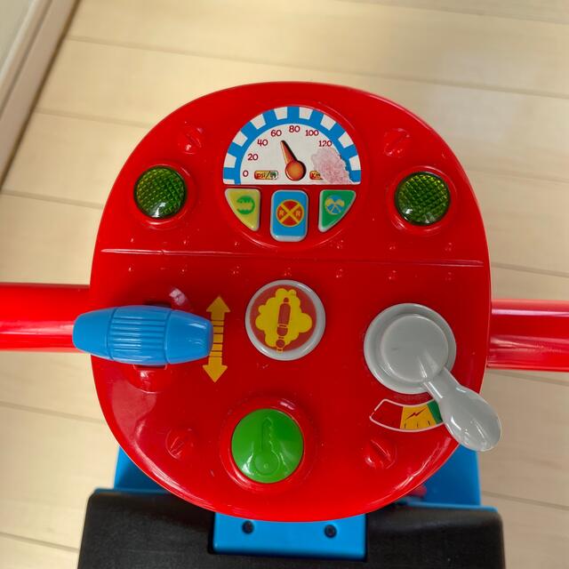 Takara Tomy(タカラトミー)のおもちゃ　機関車トーマス　乗り物　音が出る　 キッズ/ベビー/マタニティのおもちゃ(電車のおもちゃ/車)の商品写真