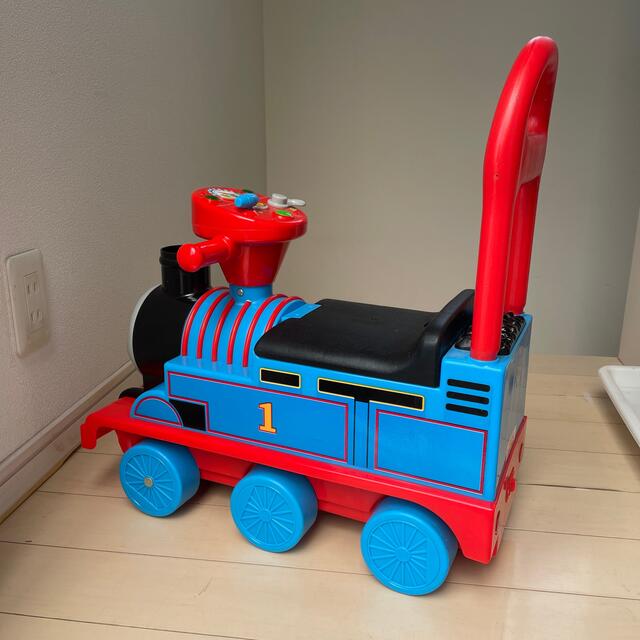 Takara Tomy(タカラトミー)のおもちゃ　機関車トーマス　乗り物　音が出る　 キッズ/ベビー/マタニティのおもちゃ(電車のおもちゃ/車)の商品写真