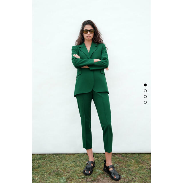 ZARA(ザラ)のZARA ダーツ入りハイウエストパンツ　L レディースのパンツ(カジュアルパンツ)の商品写真