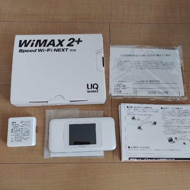 HUAWEI(ファーウェイ)のWiMAX 2+ Wi-Fi NEXT W06 ホワイト シルバー スマホ/家電/カメラのスマートフォン/携帯電話(その他)の商品写真