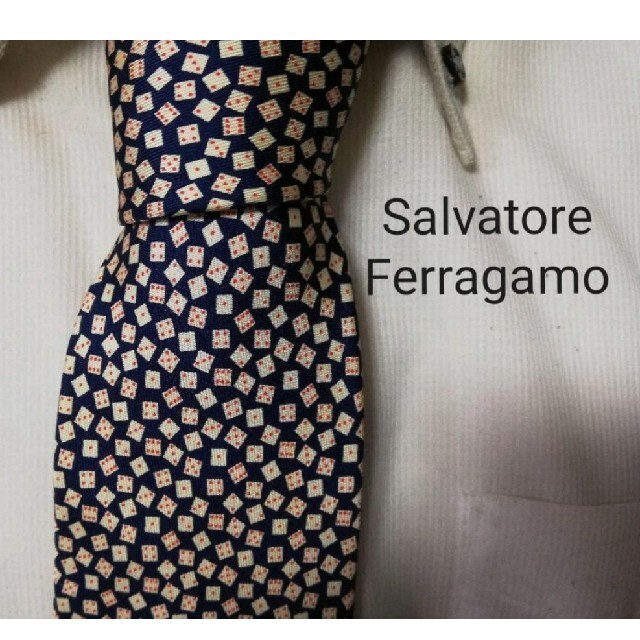 Salvatore Ferragamo(サルヴァトーレフェラガモ)の美品★Ferragamoフェラガモ★可愛いサイコロ柄高級シルクネクタイ★特価 メンズのファッション小物(ネクタイ)の商品写真