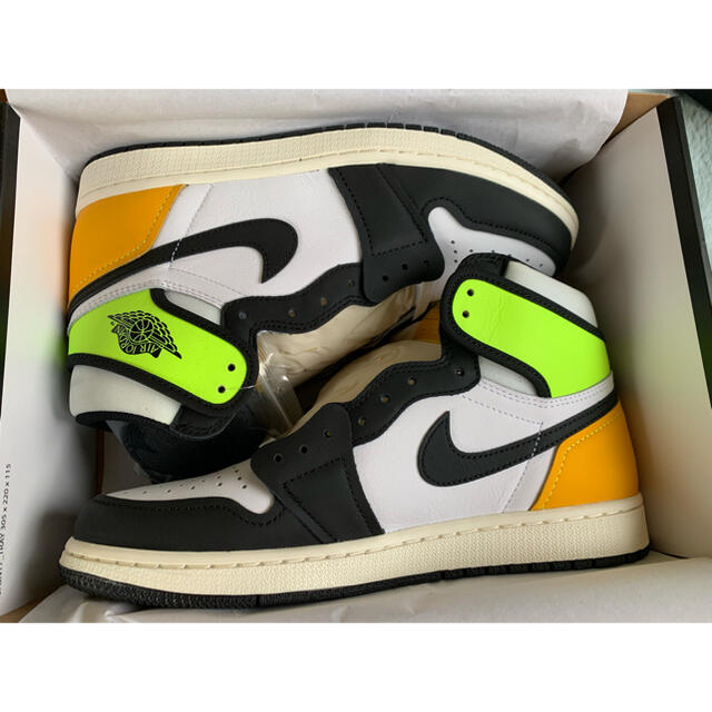 NIKE(ナイキ)のNIKE AJ1 RETRO HIGH OG Volt Gold メンズの靴/シューズ(スニーカー)の商品写真