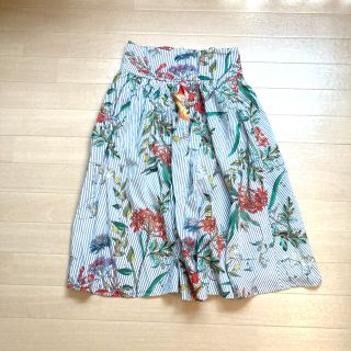 ザラ(ZARA)のZARA ボタニカル柄スカート(ひざ丈スカート)