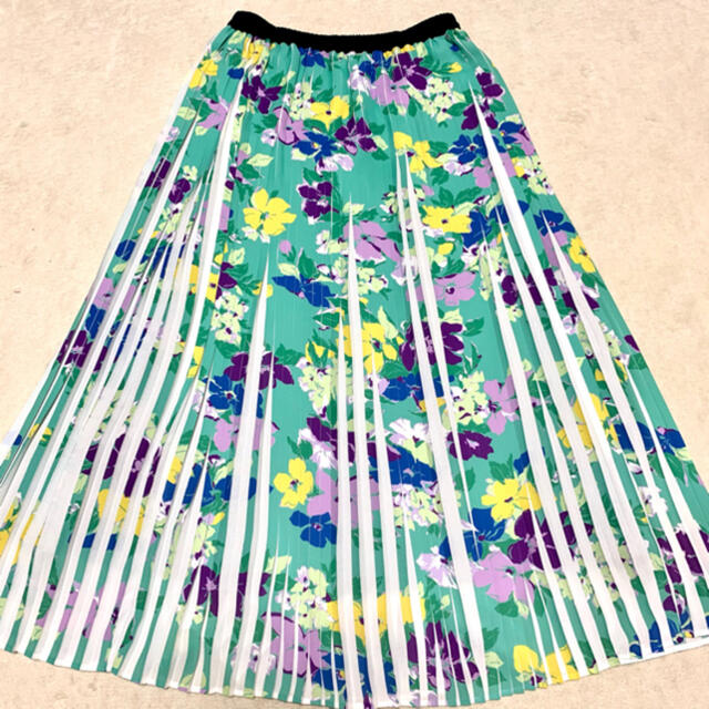 GRACE CONTINENTAL(グレースコンチネンタル)のグレースコンチネンタル　フラワープリーツスカート 花柄プリントスカート レディースのスカート(ロングスカート)の商品写真