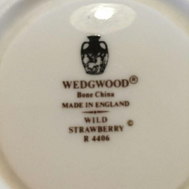 WEDGWOOD(ウェッジウッド)のウエッジウッド ワイルドストロベリー カップ＆ソーサー インテリア/住まい/日用品のキッチン/食器(グラス/カップ)の商品写真