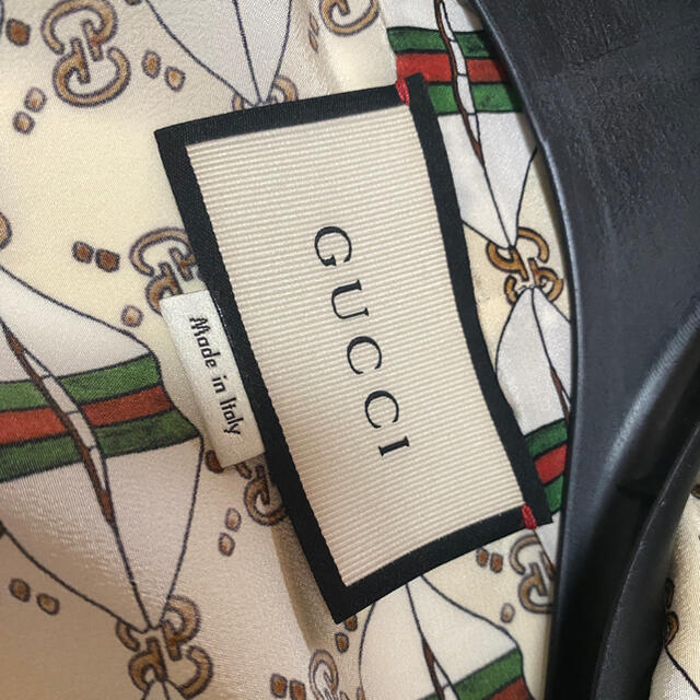 Gucci(グッチ)のgucci シルク　ブラウス　GG リボン　新品 レディースのトップス(シャツ/ブラウス(長袖/七分))の商品写真