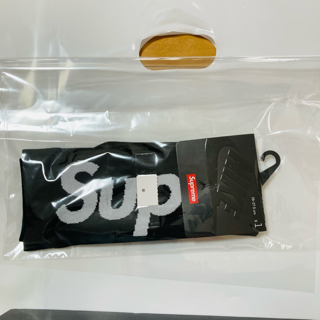 Supreme(シュプリーム)のNIKE supreme ソックス ブラック 26.5〜 メンズのレッグウェア(ソックス)の商品写真